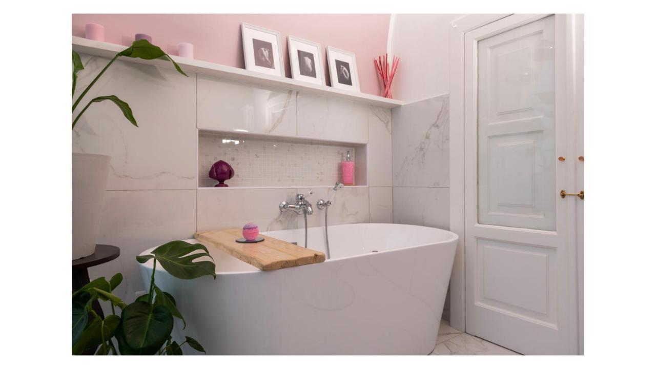 Light Pink - Suite In The Middle Of Everything Torre Annunziata Bagian luar foto