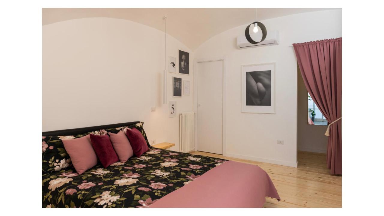 Light Pink - Suite In The Middle Of Everything Torre Annunziata Bagian luar foto